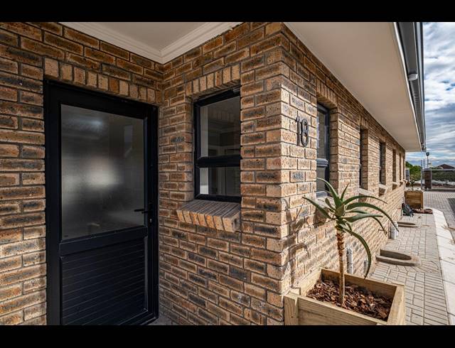 1 BEDROOM TOWNHOUSE FOR SALE IN C PLACE